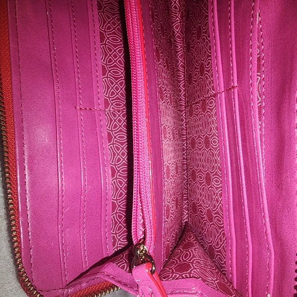 Stella and Dot Red Wallet with Leather Texture Zipper Closure - Picture 6 of 8